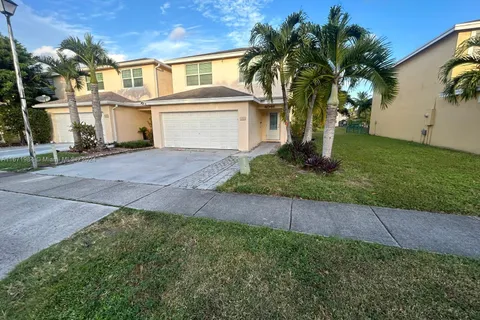 4046 Eastridge Dr, Deerfield Beach FL 33064