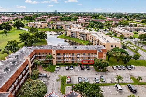 9261 Sunrise Lakes Blvd # 111, Sunrise FL 33322