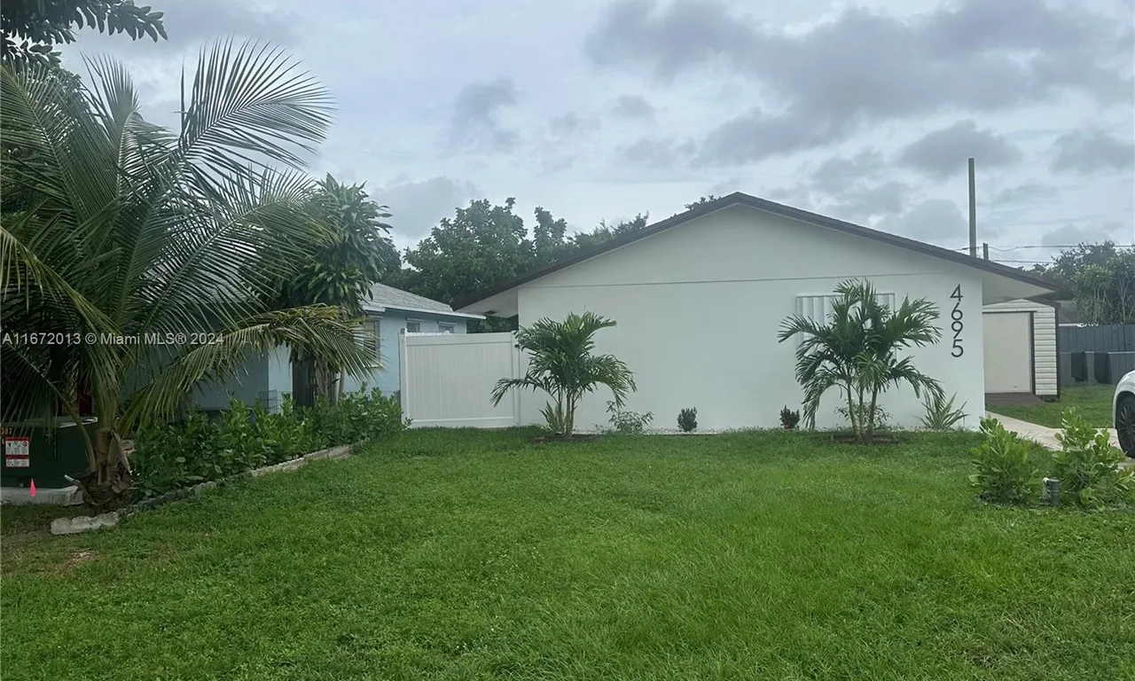 4695 Cambridge St, Lake Worth FL 33463