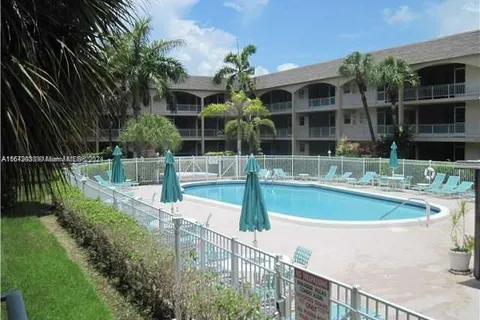 541 Blue Heron Dr # 114, Hallandale Beach FL 33009