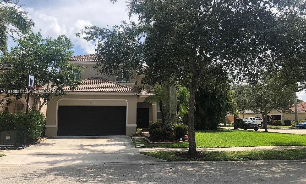 1620 Winterberry Ln, Weston FL 33327