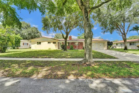 883 Gardenia Ln, Plantation FL 33317