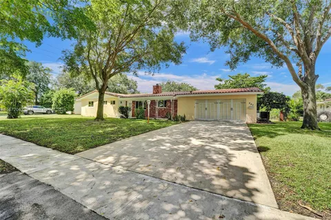 883 Gardenia Ln, Plantation FL 33317