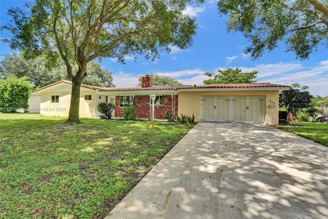 883 Gardenia Ln, Plantation FL 33317