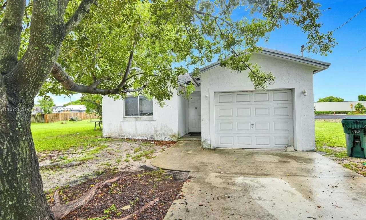 230 NE 35th St, Oakland Park FL 33334