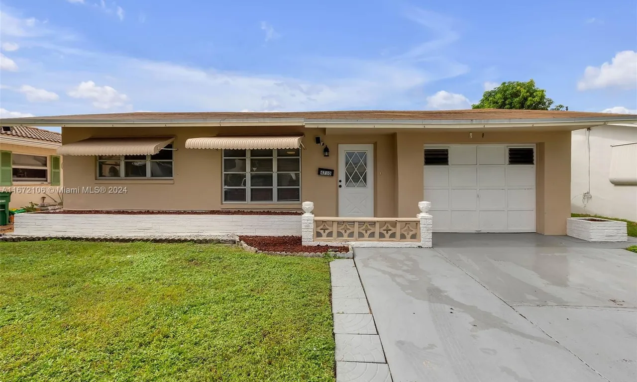 4710 NW 49th Pl, Tamarac FL 33319