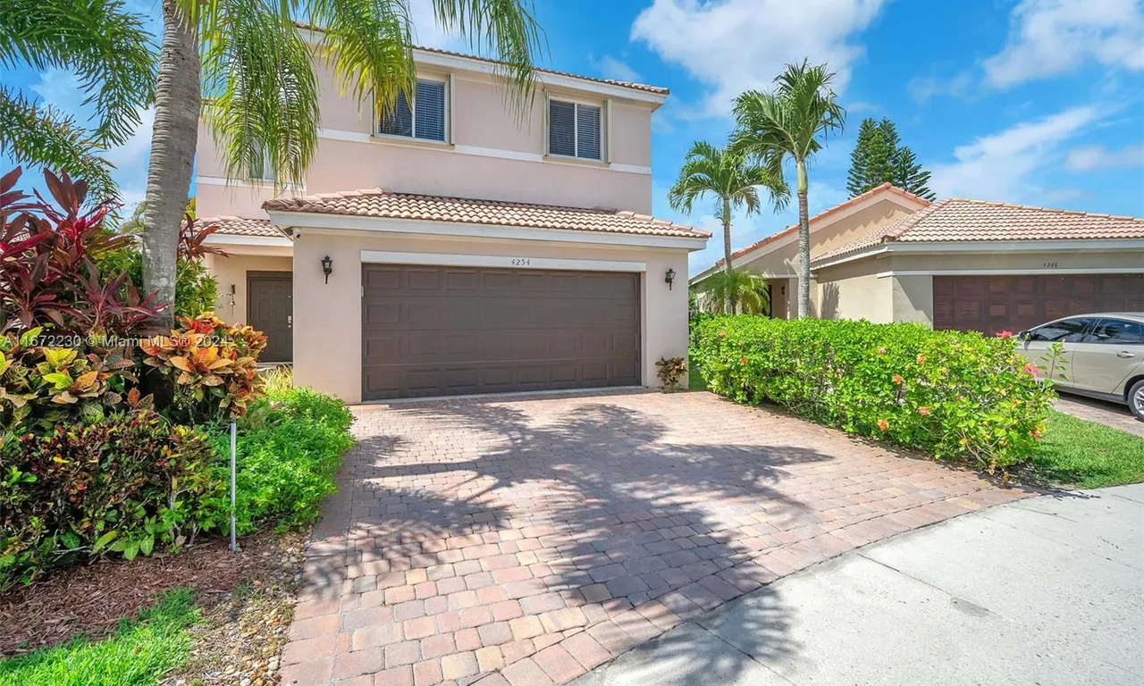 4254 Magnolia Ridge Dr, Weston FL 33331