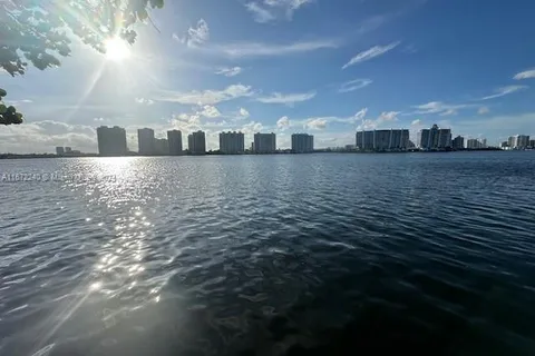 17878 N Bay Rd # 207, Sunny Isles Beach FL 33160