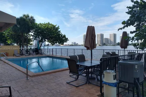 17878 N Bay Rd # 207, Sunny Isles Beach FL 33160