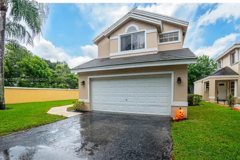 2913 Myrtle Oak Cir, Davie FL 33328