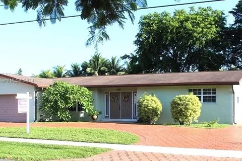 5361 SW 6th St, Plantation FL 33317