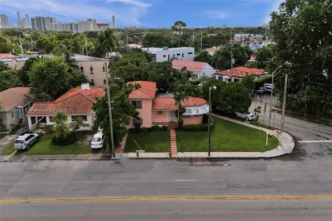 525 Beacom Blvd, Miami FL 33125