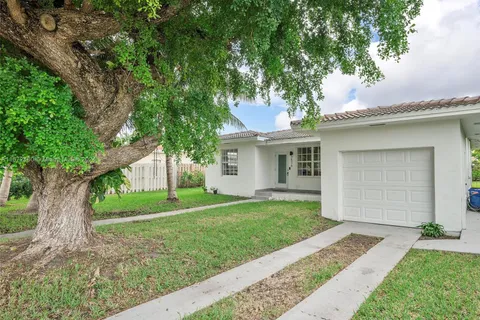 7516 Mutiny Ave, North Bay Village FL 33141