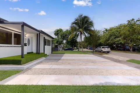 870 NE 157th Ter, North Miami Beach FL 33162