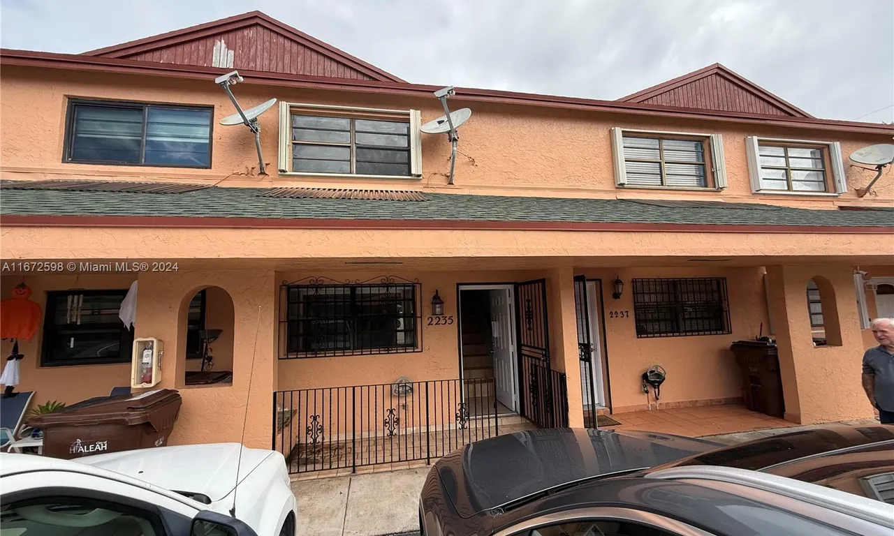 2235 W 53rd Pl, Hialeah FL 33016