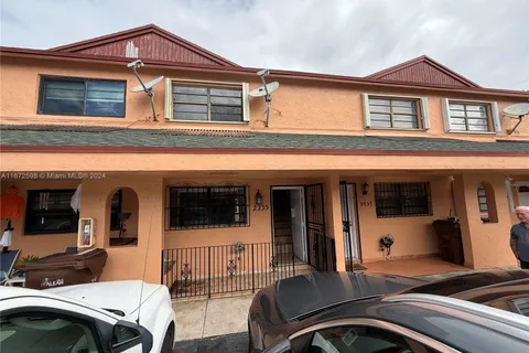 2235 W 53rd Pl, Hialeah FL 33016