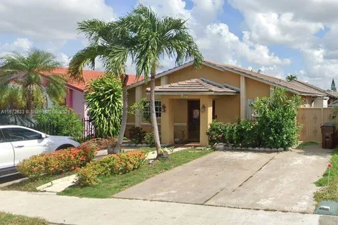 2621 W 72nd St, Hialeah FL 33016