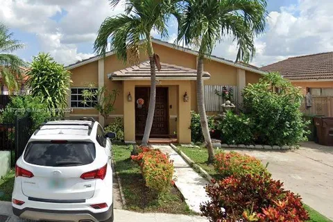 2621 W 72nd St, Hialeah FL 33016