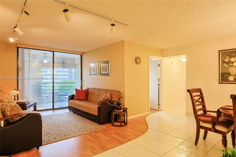 1000 Saint Charles Pl # 317, Pembroke Pines FL 33026