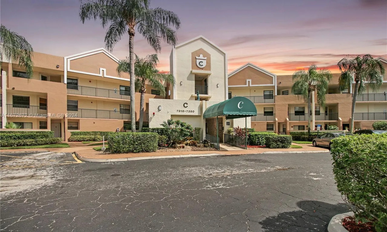 7358 Fairfax Dr # 301, Tamarac FL 33321