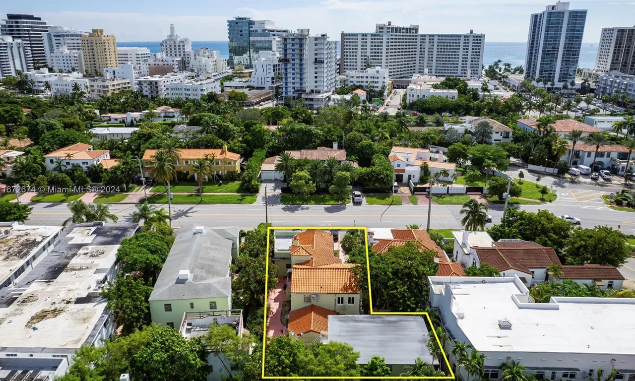 2822 Pine Tree Dr, Miami Beach FL 33140