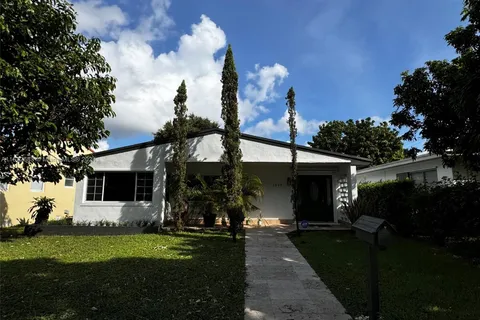 1693 NE 171st St, North Miami Beach FL 33162