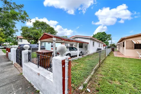 727 E 26th St, Hialeah FL 33013