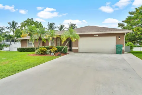 2261 NW 121st Ave, Plantation FL 33323