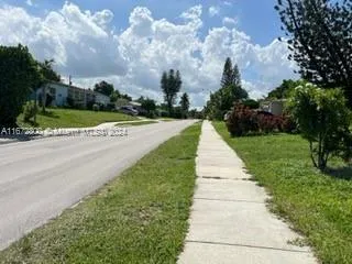 355 NE 111th St, Miami FL 33161