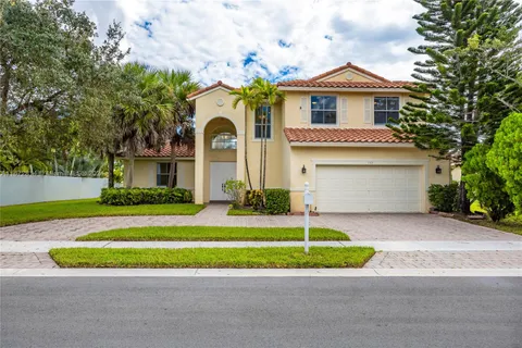 751 SW 191st Ave, Pembroke Pines FL 33029