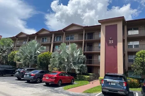 300 SW 130th Ter # 213B, Pembroke Pines FL 33027