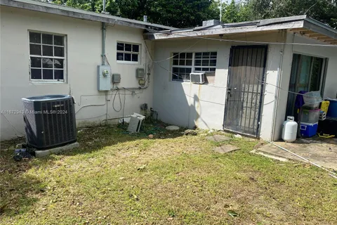 215 NW 117th St, Miami FL 33168