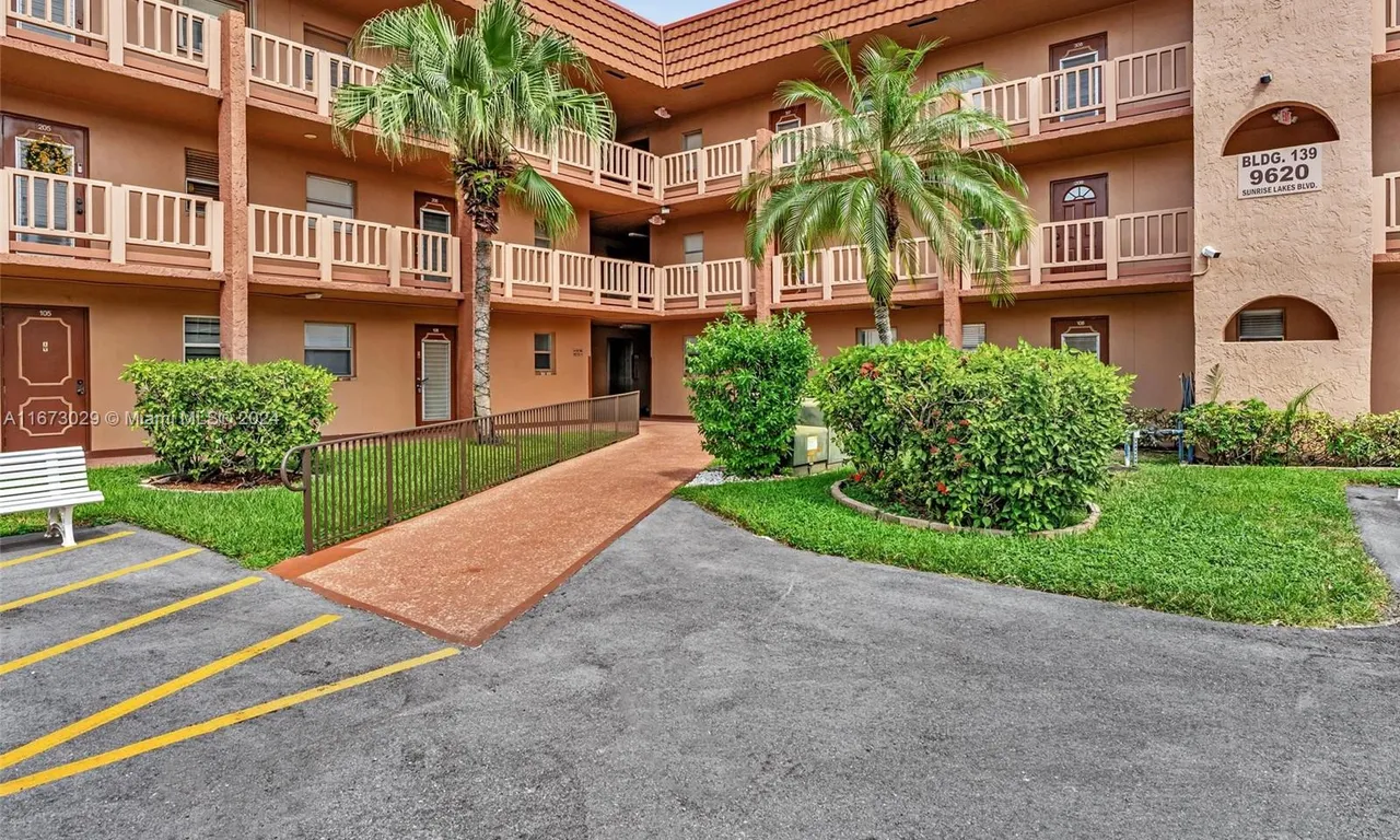 9620 Sunrise Lakes Blvd # 302, Sunrise FL 33322