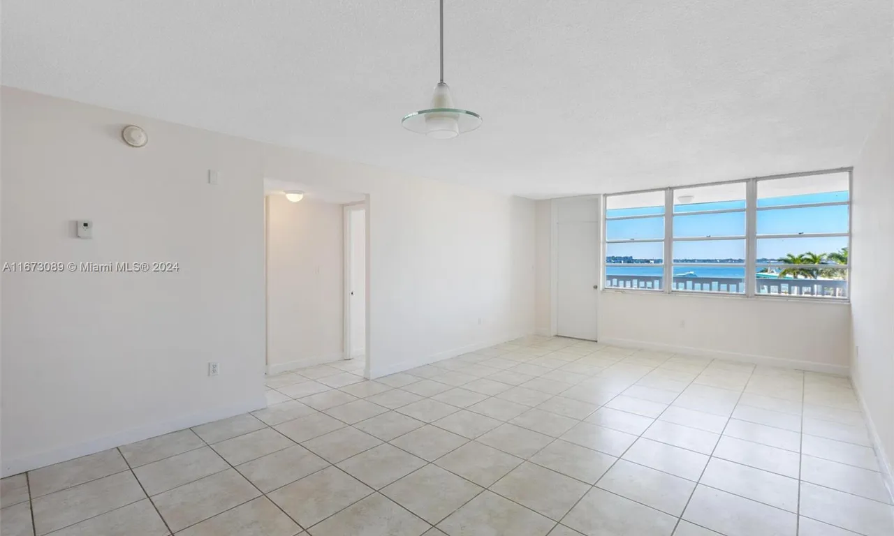 2016 Bay Dr # 502, Miami Beach FL 33141