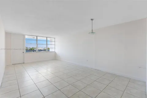 2016 Bay Dr # 502, Miami Beach FL 33141