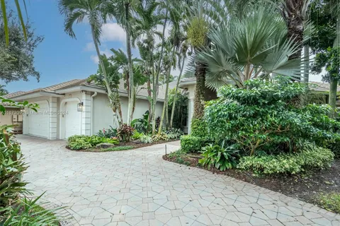 2520 Princeton Ct, Weston FL 33327