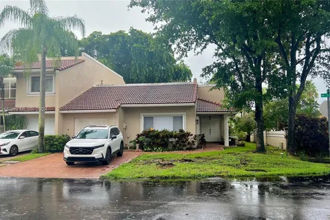 10236 NW 52nd Ter, Doral FL 33178