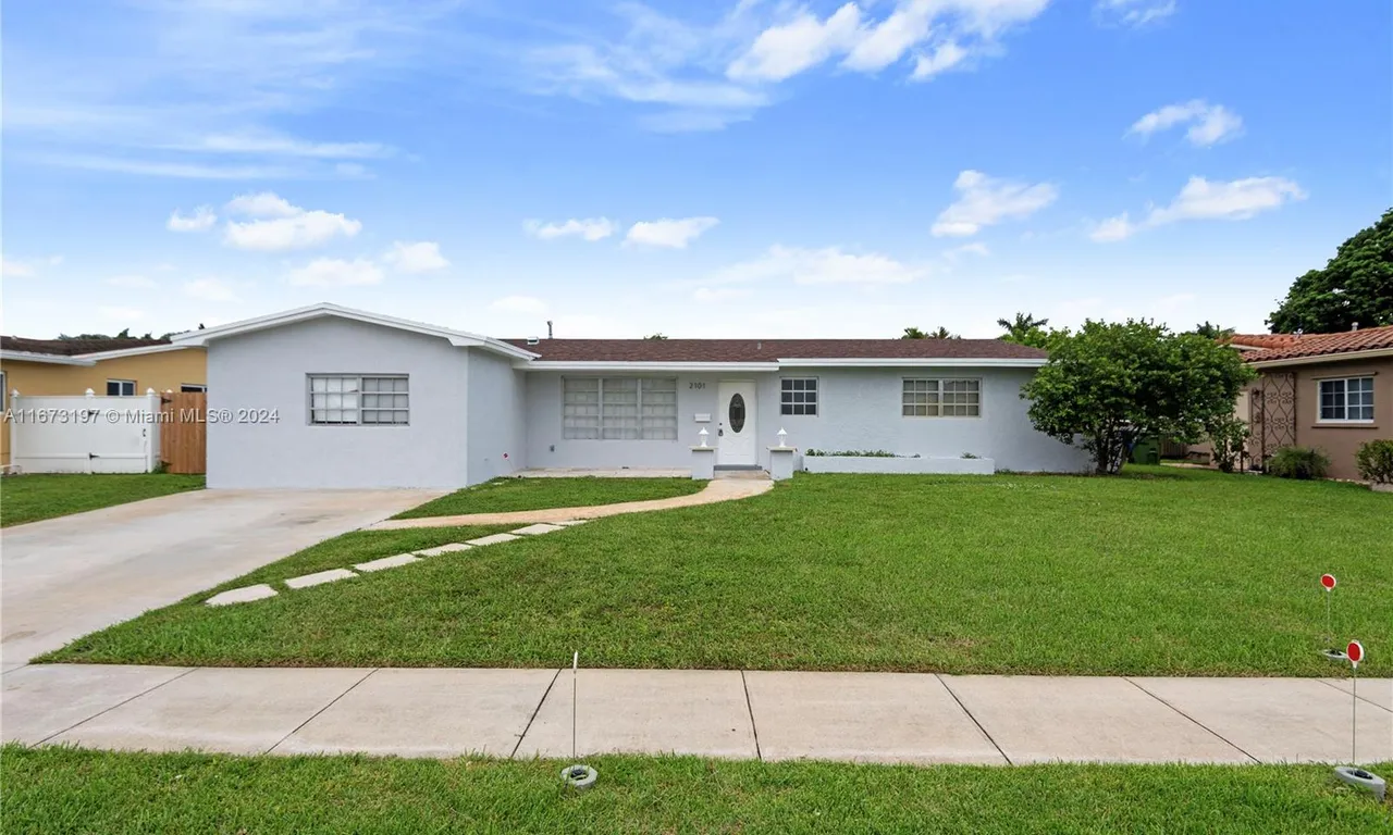 2101 NW 85th Way, Pembroke Pines FL 33024