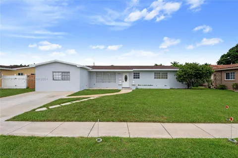 2101 NW 85th Way, Pembroke Pines FL 33024