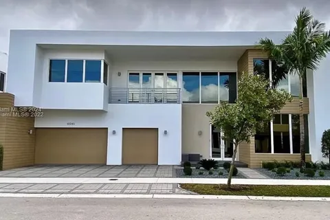 10240 NW 74th Ter, Doral FL 33178