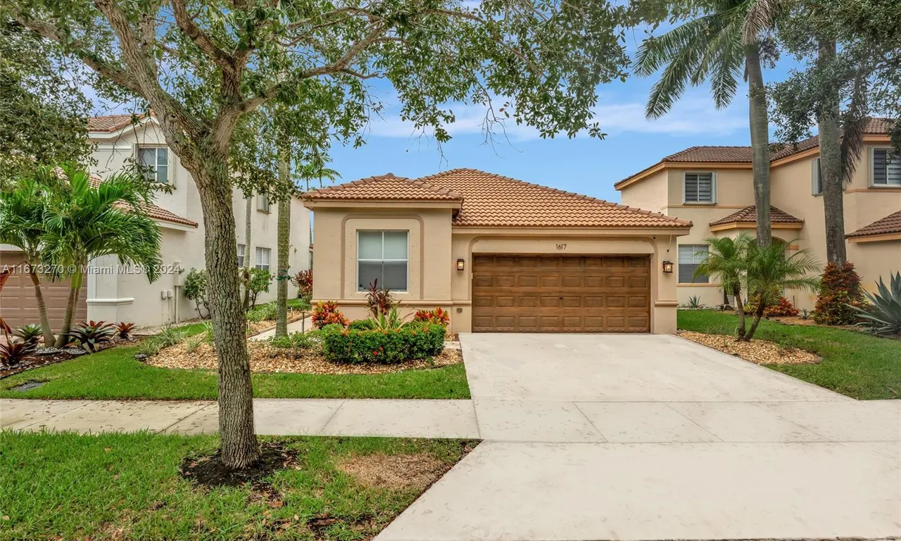 1617 Winterberry Ln, Weston FL 33327