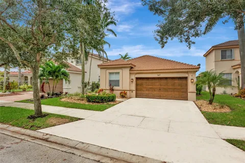 1617 Winterberry Ln, Weston FL 33327