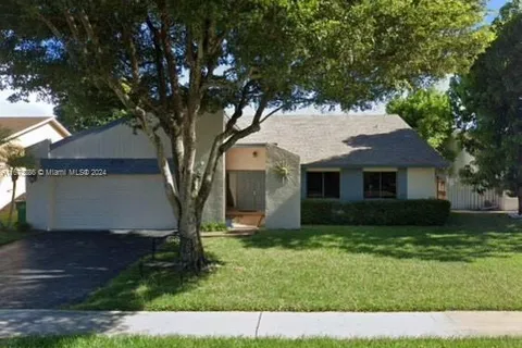 8550 NW 46th Ct, Lauderhill FL 33351