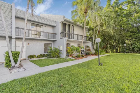 619 N University Dr # 7, Plantation FL 33324