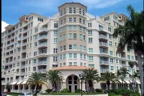 99 SE Mizner Blvd # 33, Boca Raton FL 33432