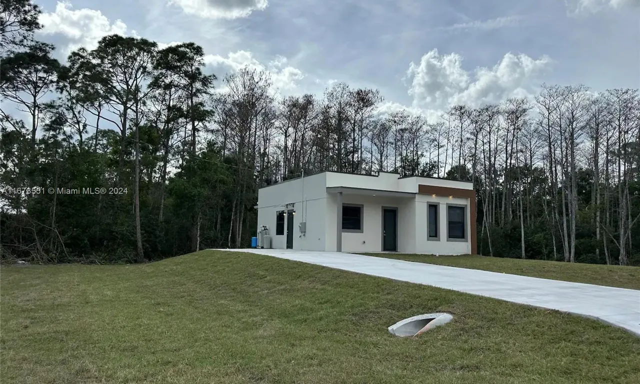 133 Nacelle Ave, Other City - In The State Of Florida FL 33974