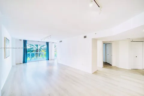 17275 Collins Ave # 401, Sunny Isles Beach FL 33160