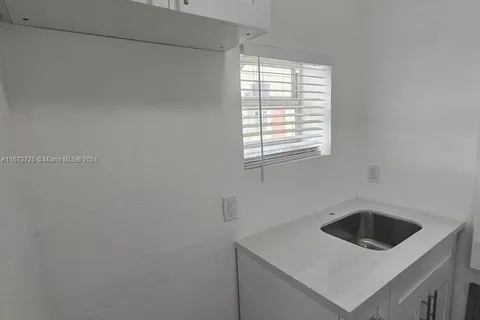 212 NW 15th St # 3, Miami FL 33136