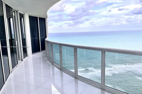 17201 Collins Ave+Den # 4003, Sunny Isles Beach FL 33160