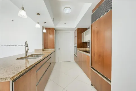 17201 Collins Ave+Den # 4003, Sunny Isles Beach FL 33160